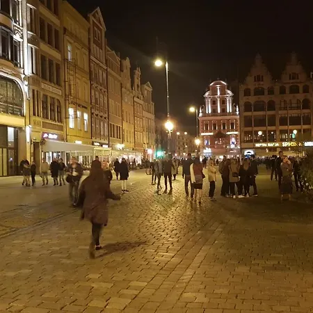 Amik Apartament-night View 브로츠와프